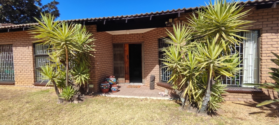 4 Bedroom Property for Sale in Glen Austin Gauteng