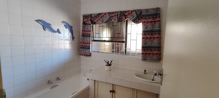 4 Bedroom Property for Sale in Glen Austin Gauteng