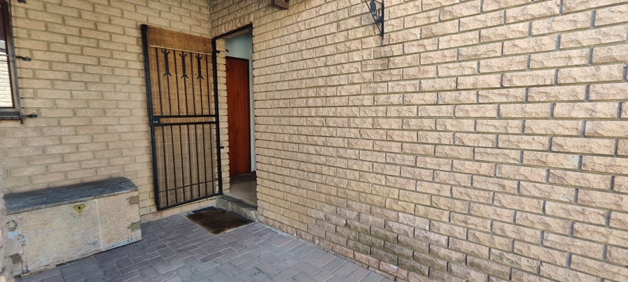 4 Bedroom Property for Sale in Glen Austin Gauteng