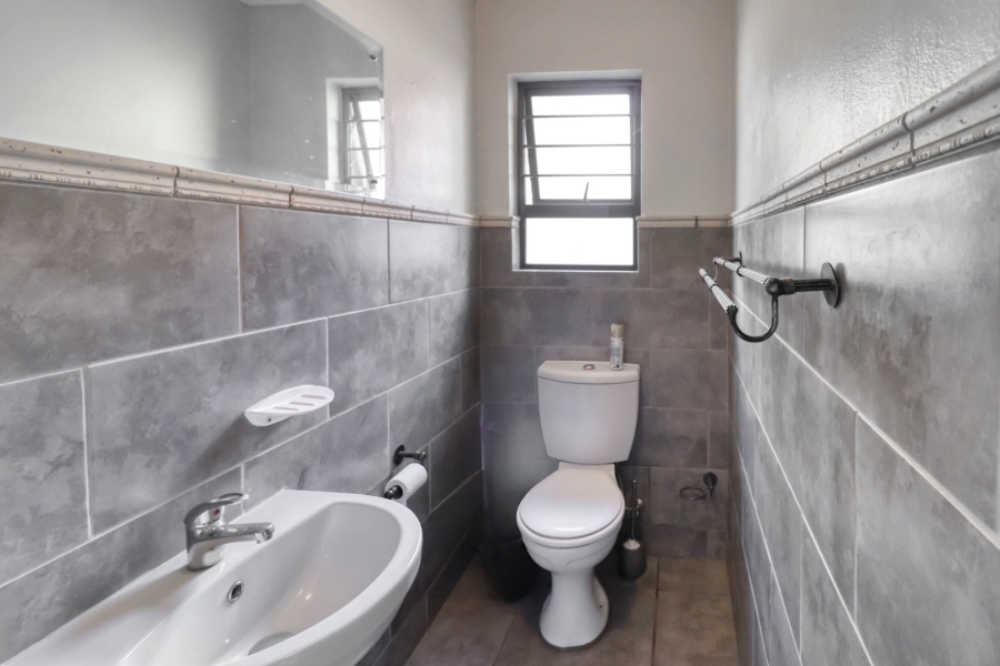 2 Bedroom Property for Sale in Broadacres Gauteng