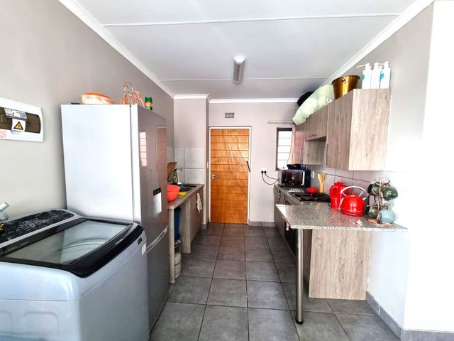 2 Bedroom Property for Sale in Grand Central Gauteng