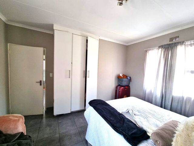 2 Bedroom Property for Sale in Grand Central Gauteng