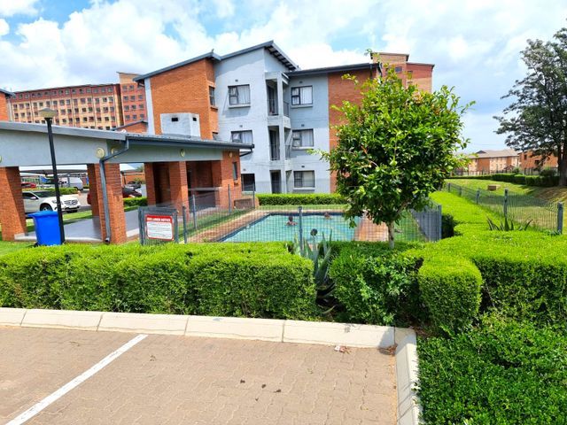 2 Bedroom Property for Sale in Grand Central Gauteng