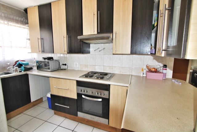 2 Bedroom Property for Sale in Vorna Valley Gauteng