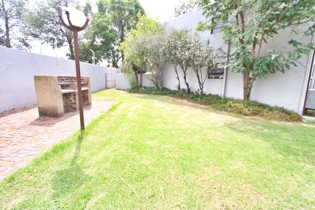 2 Bedroom Property for Sale in Vorna Valley Gauteng