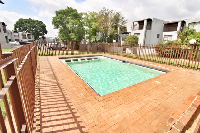 2 Bedroom Property for Sale in Vorna Valley Gauteng