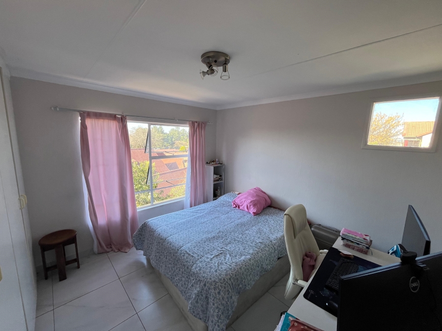 To Let 2 Bedroom Property for Rent in Bryanston Gauteng