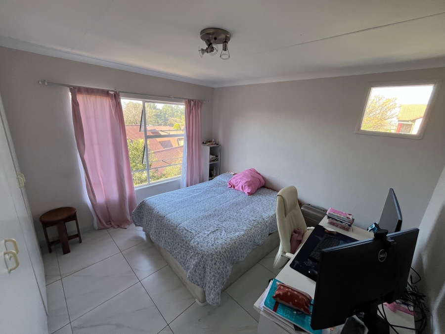 To Let 2 Bedroom Property for Rent in Bryanston Gauteng