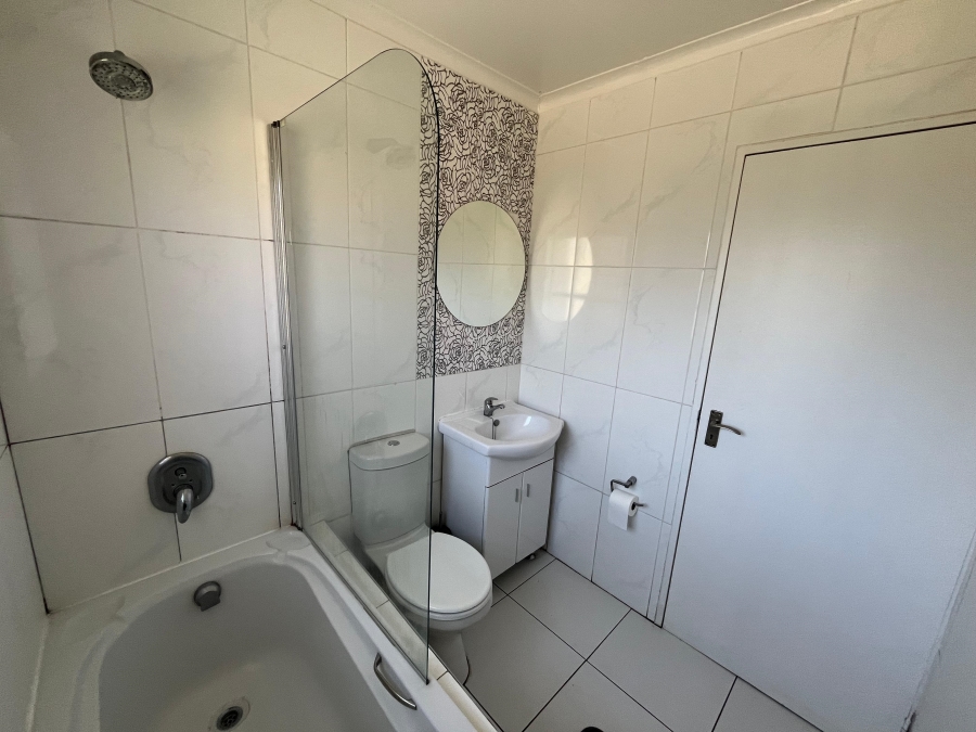 To Let 2 Bedroom Property for Rent in Bryanston Gauteng