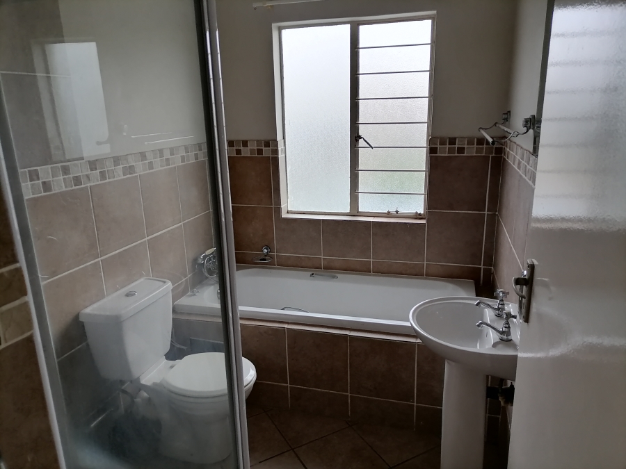 2 Bedroom Property for Sale in Montana Tuine Gauteng