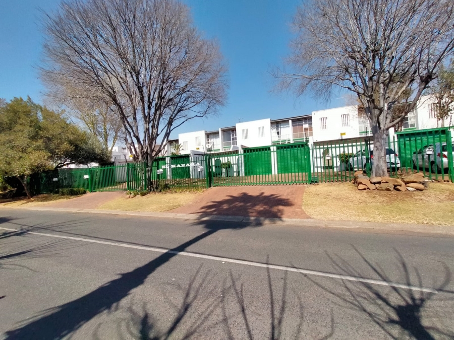 2 Bedroom Property for Sale in Windsor East Gauteng