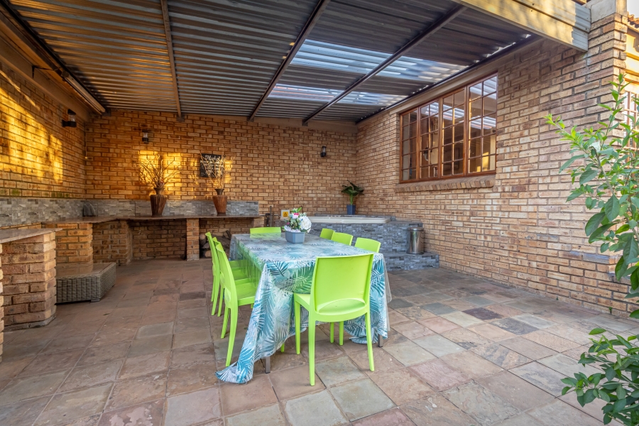 3 Bedroom Property for Sale in Pinehaven Gauteng