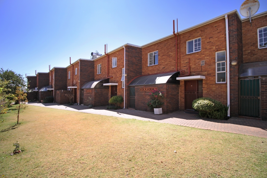 3 Bedroom Property for Sale in Waverley Gauteng