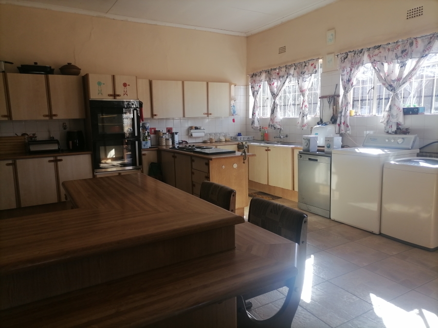 5 Bedroom Property for Sale in Vleikop A H Gauteng