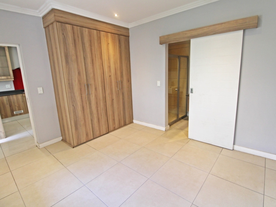 To Let 2 Bedroom Property for Rent in Bryanston Gauteng