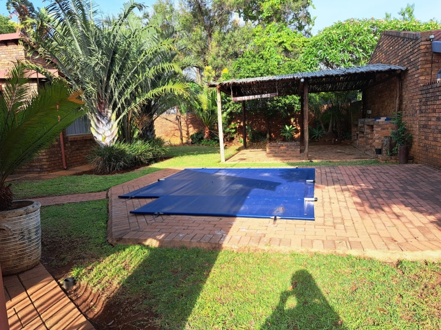 5 Bedroom Property for Sale in Dorandia Gauteng