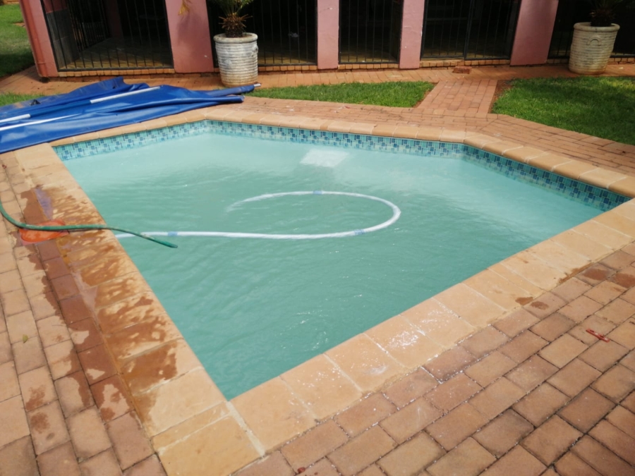 5 Bedroom Property for Sale in Dorandia Gauteng