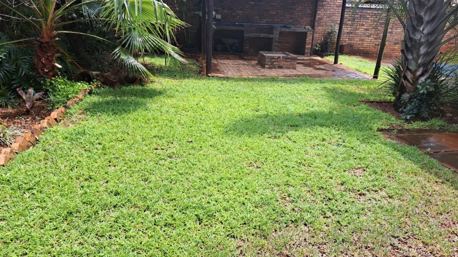 5 Bedroom Property for Sale in Dorandia Gauteng