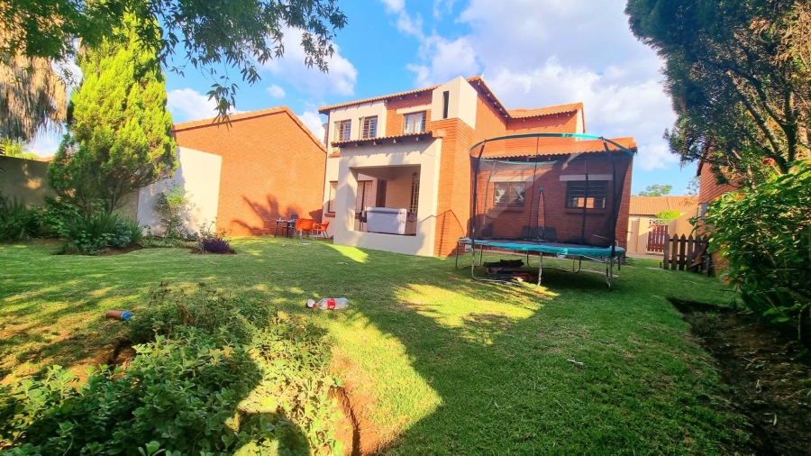 3 Bedroom Property for Sale in Crescent Wood Country Estate Gauteng