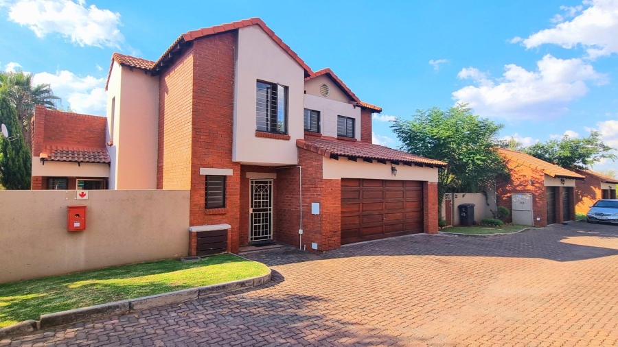 3 Bedroom Property for Sale in Crescent Wood Country Estate Gauteng