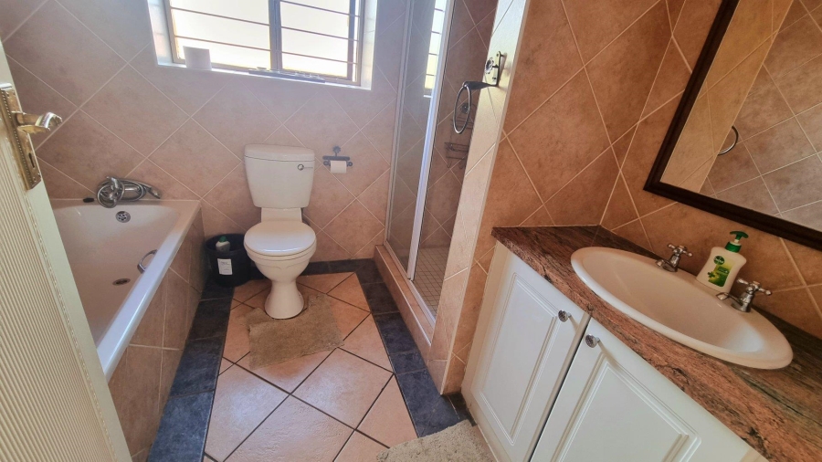 3 Bedroom Property for Sale in Crescent Wood Country Estate Gauteng