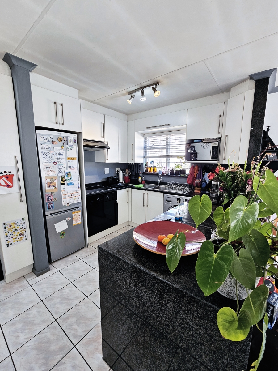 2 Bedroom Property for Sale in Corlett Gardens Gauteng