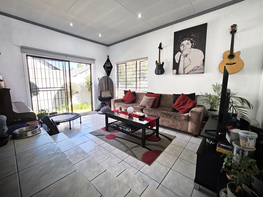 2 Bedroom Property for Sale in Corlett Gardens Gauteng