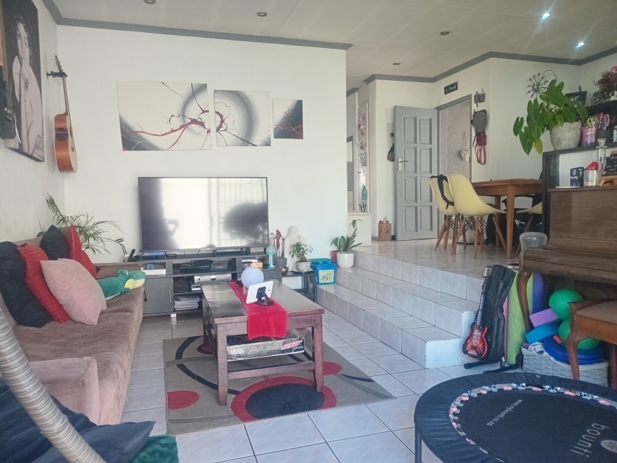 2 Bedroom Property for Sale in Corlett Gardens Gauteng