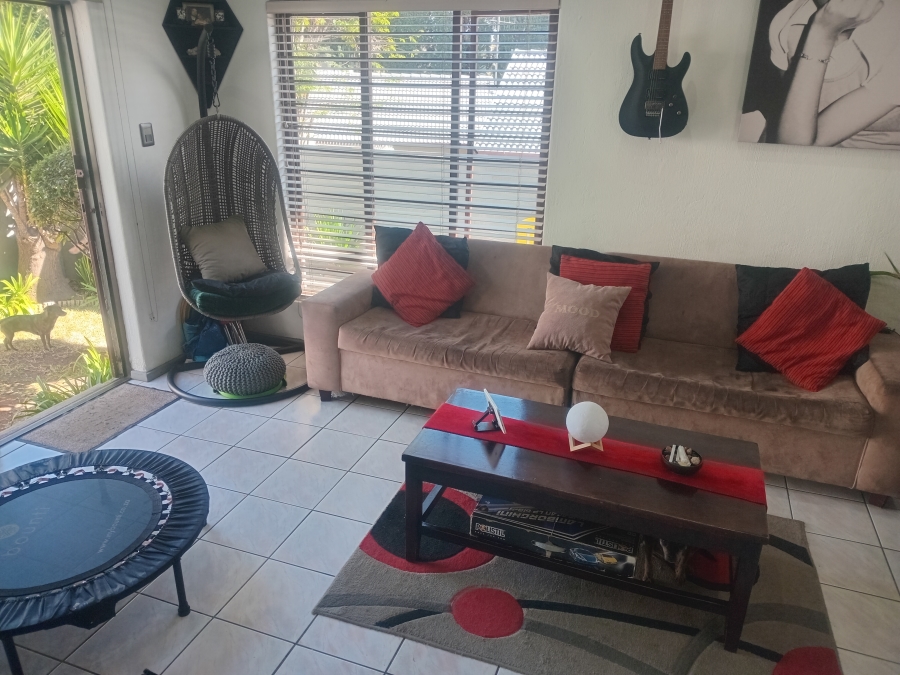 2 Bedroom Property for Sale in Corlett Gardens Gauteng