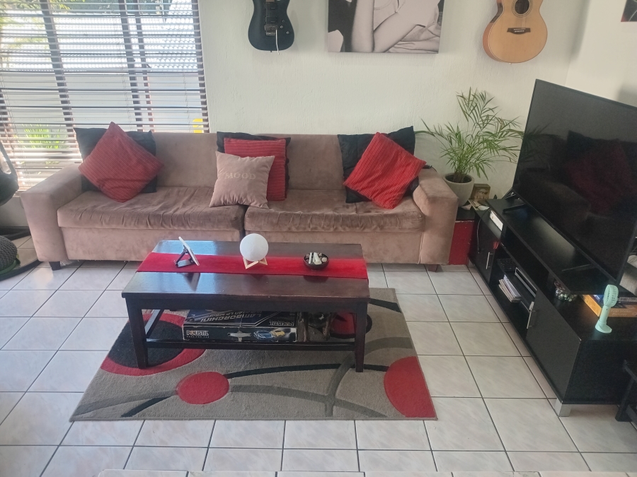 2 Bedroom Property for Sale in Corlett Gardens Gauteng