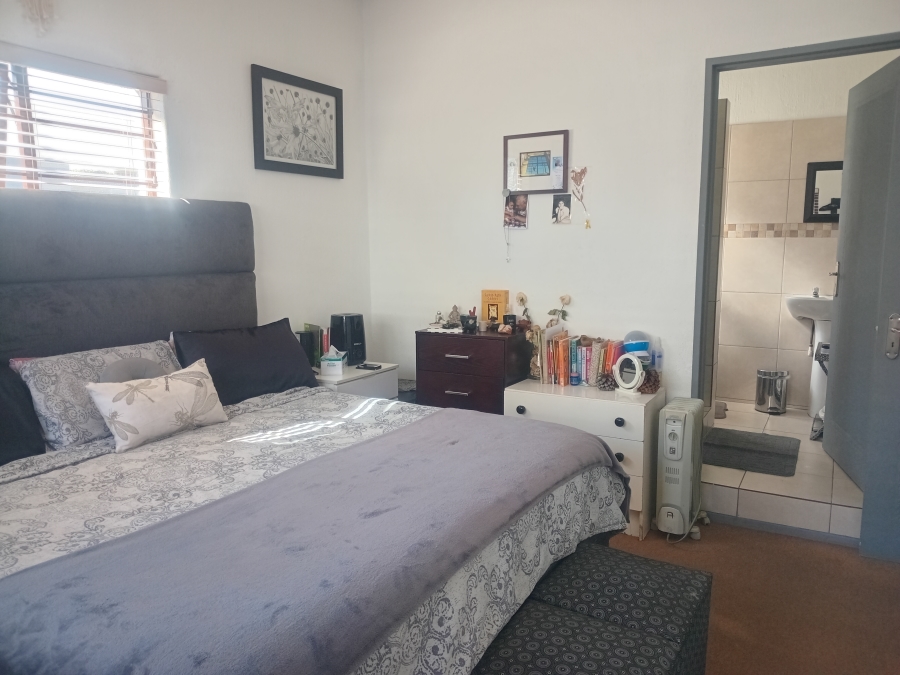 2 Bedroom Property for Sale in Corlett Gardens Gauteng