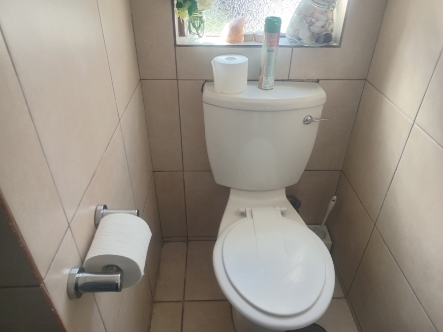 2 Bedroom Property for Sale in Corlett Gardens Gauteng