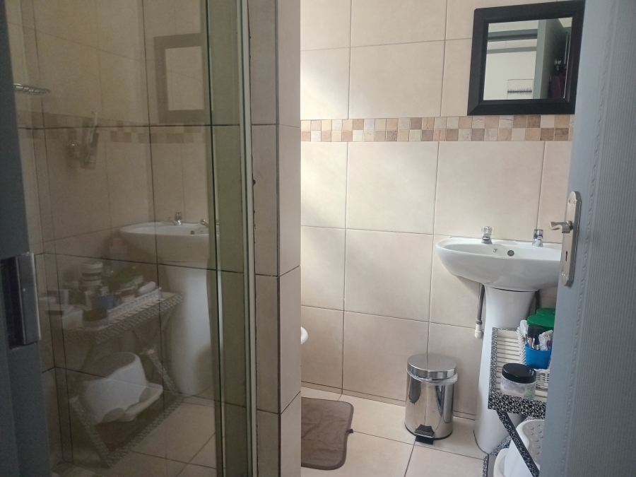 2 Bedroom Property for Sale in Corlett Gardens Gauteng