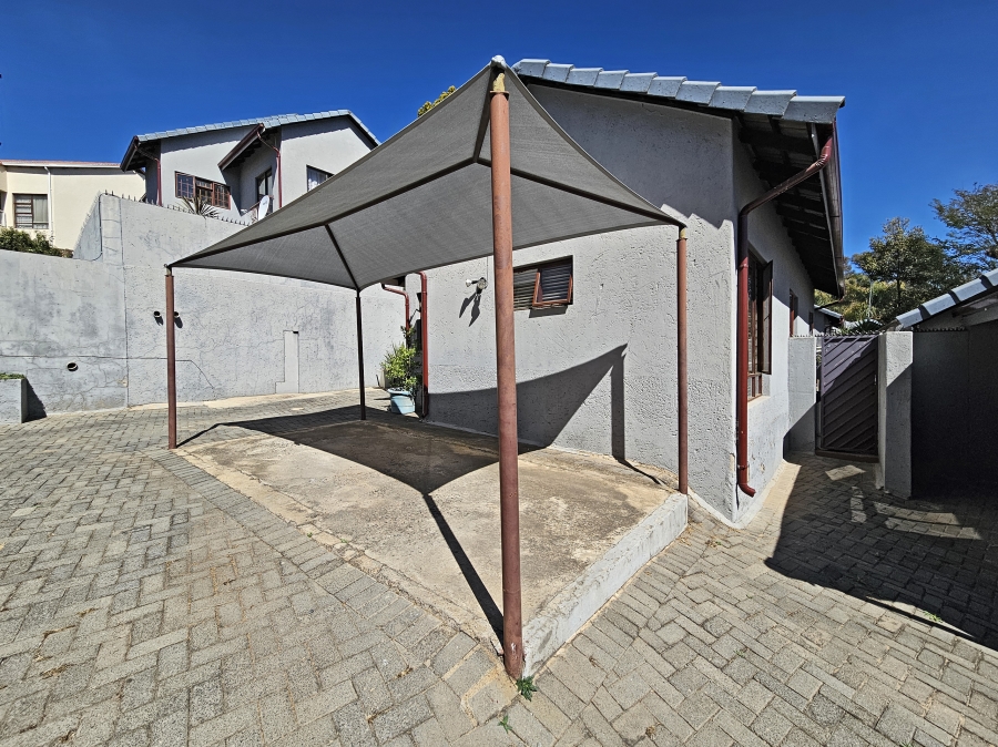 2 Bedroom Property for Sale in Corlett Gardens Gauteng