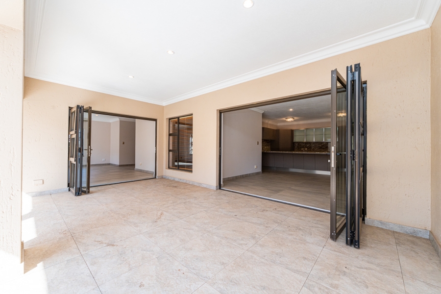 4 Bedroom Property for Sale in Silver Lakes Golf Estate Gauteng