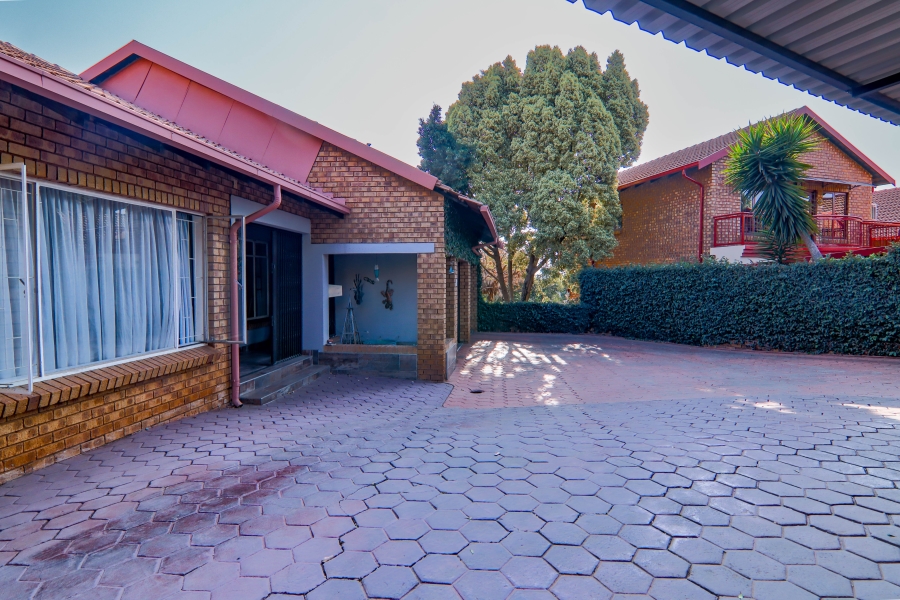 4 Bedroom Property for Sale in Zwartkop Gauteng