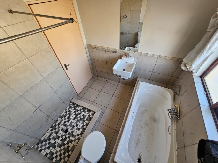 2 Bedroom Property for Sale in Vorna Valley Gauteng