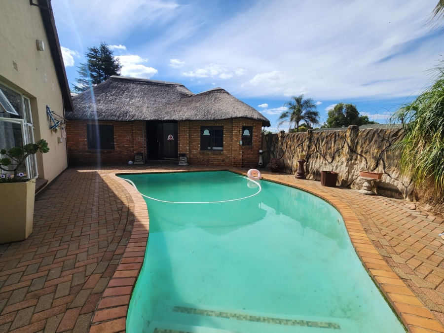 6 Bedroom Property for Sale in Brenthurst Gauteng