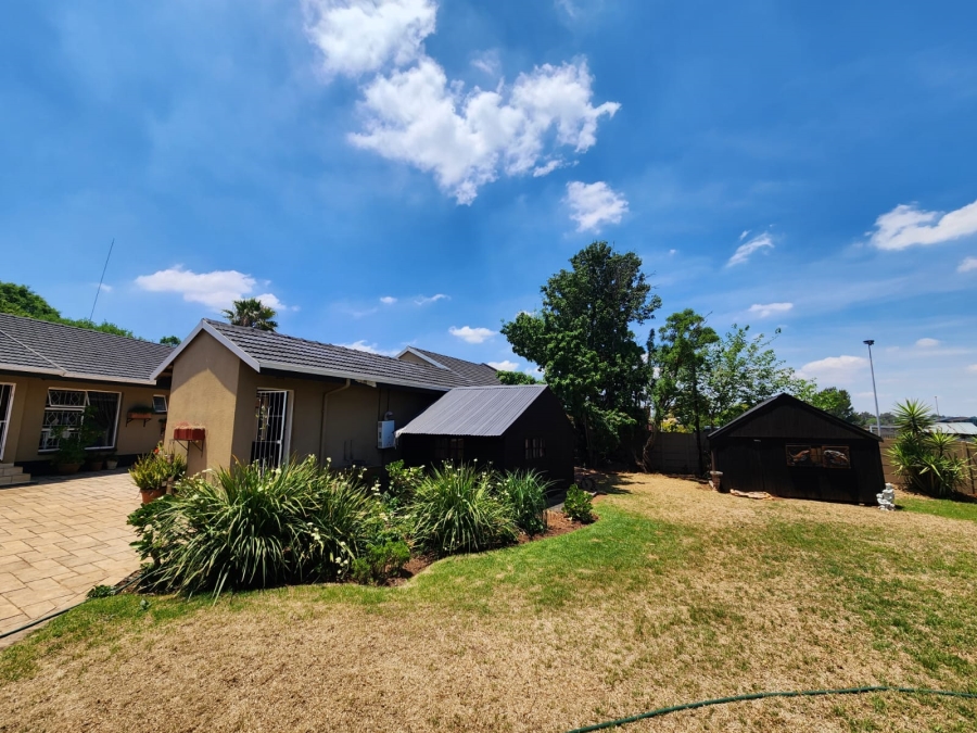 4 Bedroom Property for Sale in Dalpark Proper Gauteng