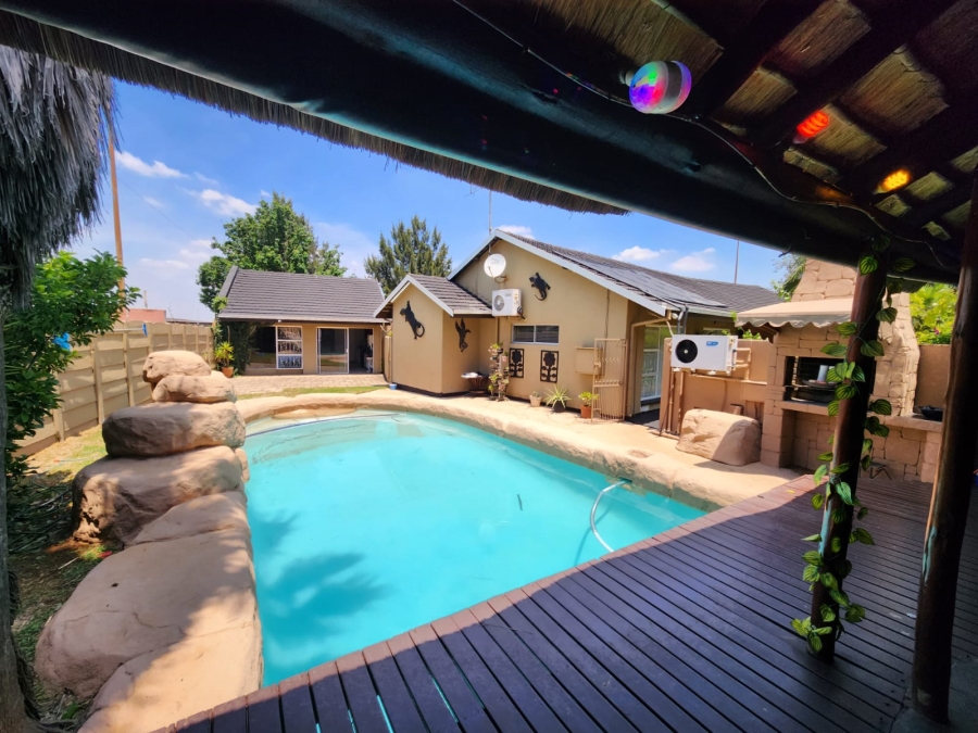 4 Bedroom Property for Sale in Dalpark Proper Gauteng