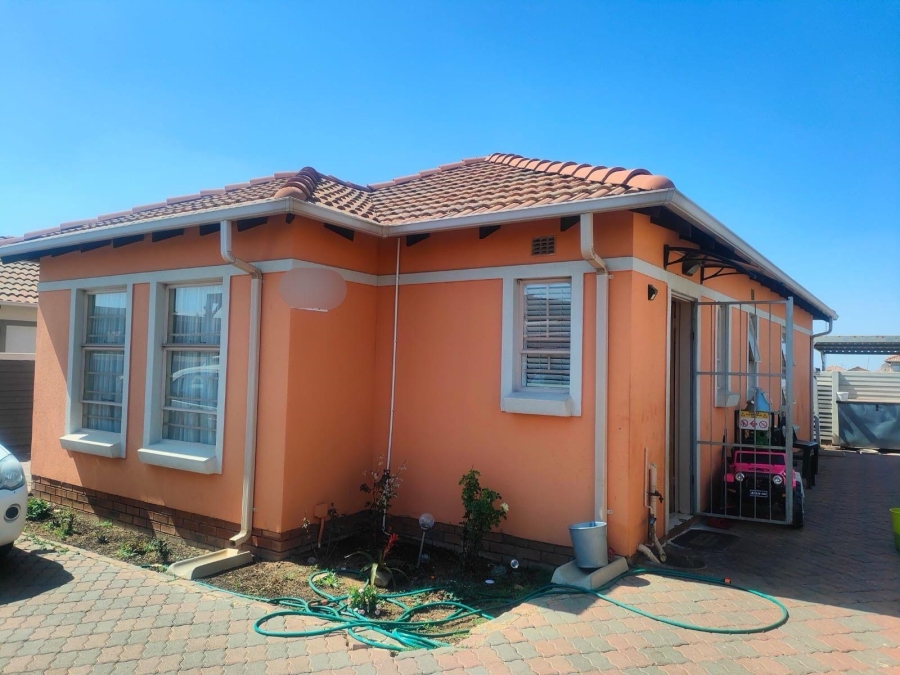 3 Bedroom Property for Sale in Andeon Gauteng