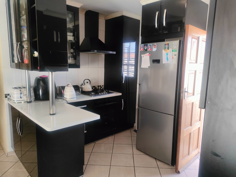 3 Bedroom Property for Sale in Andeon Gauteng