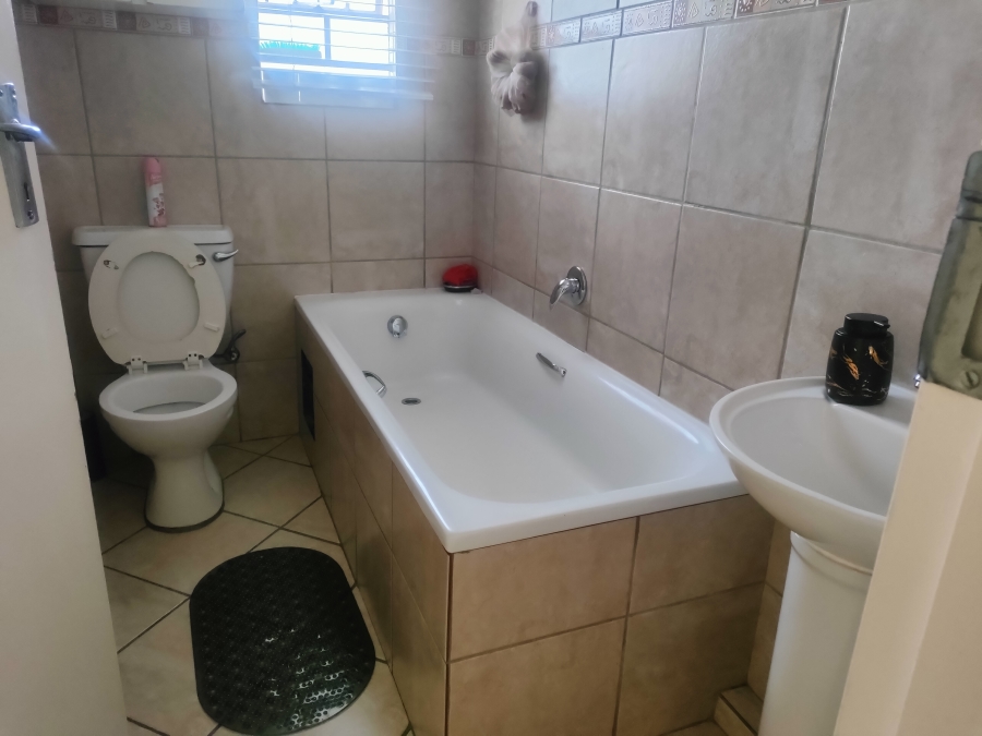 3 Bedroom Property for Sale in Andeon Gauteng