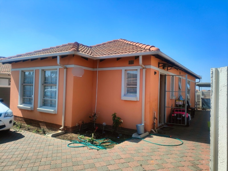 3 Bedroom Property for Sale in Andeon Gauteng