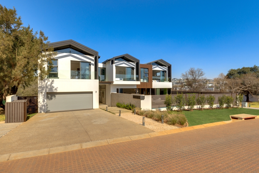 4 Bedroom Property for Sale in Helderfontein Estate Gauteng