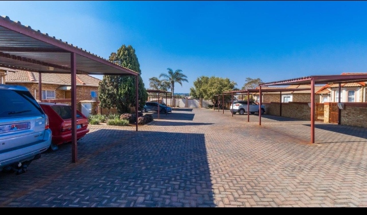 2 Bedroom Property for Sale in Heuwelsig Estate Gauteng