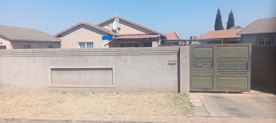 3 Bedroom Property for Sale in Windmill Park Gauteng