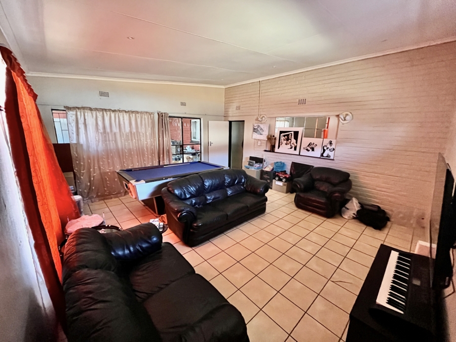 To Let 2 Bedroom Property for Rent in Glen Austin Gauteng