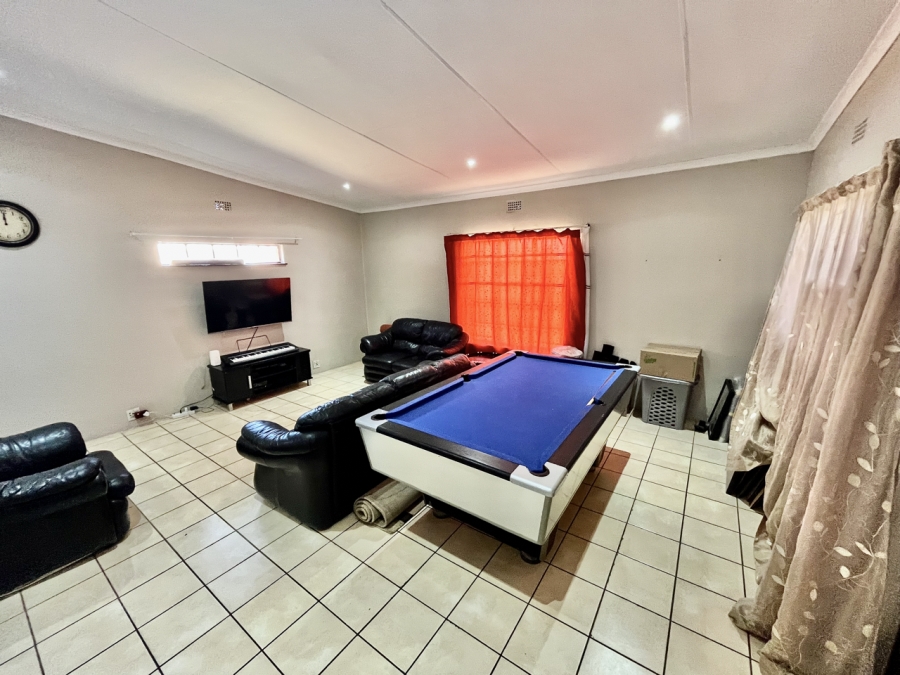 To Let 2 Bedroom Property for Rent in Glen Austin Gauteng