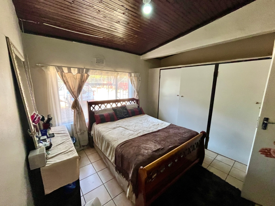 To Let 2 Bedroom Property for Rent in Glen Austin Gauteng